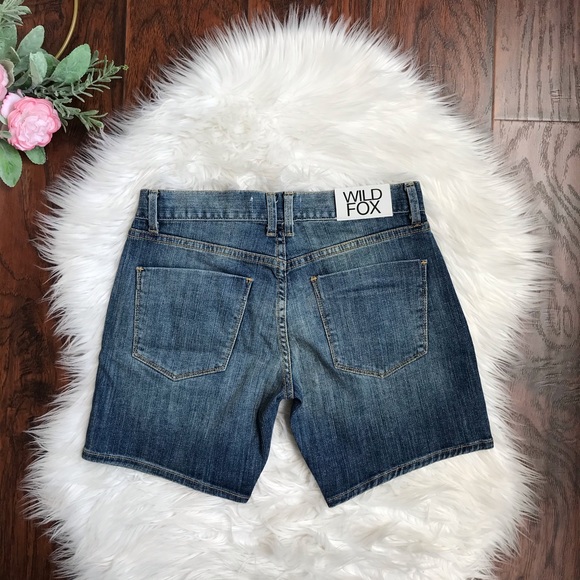 WILDFOX Mid Rise Medium Wash Denim Short - Picture 2 of 4